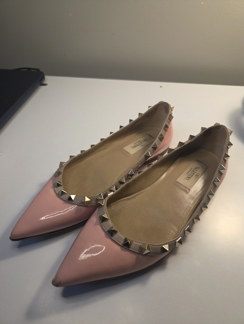 Valentino Garavani Rockstud patent leather ballet flats in pink signature 36